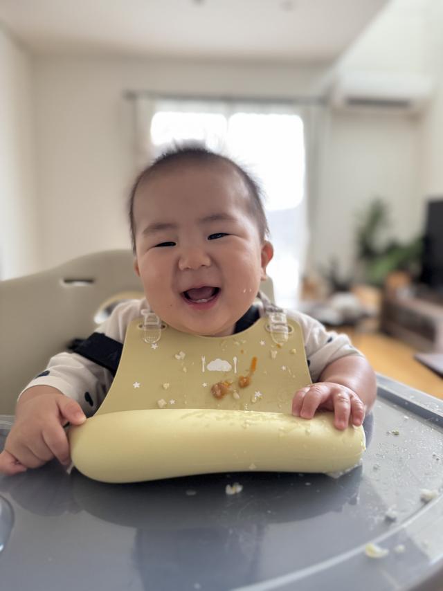 新しい椅子で離乳食！